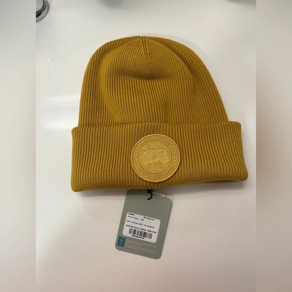 canada Goose Emblem Gold Arctic Beanie Toque Wool Arctic Toque New with tags